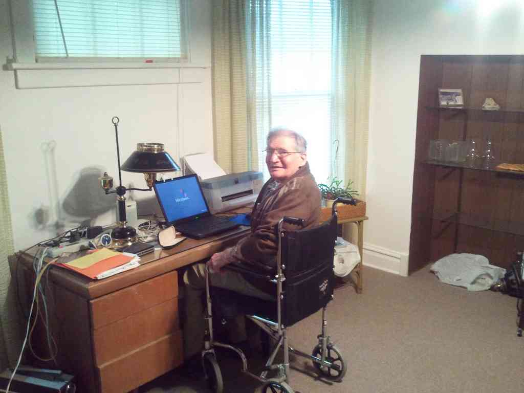 Uncle Eddy at his computer. We are getting ready to call my Dad using Yahoo Instant Messenger.