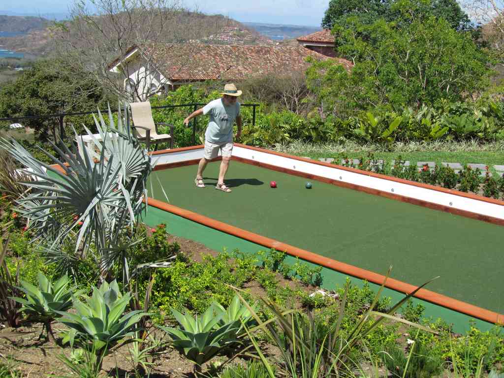 When not by the pool, Jeff was playing bocce ball or teaching Noel and Olman the secrets of golf! He has a killer eye for bocce, and both Noel and Olman were thrilled to learn his golfing tips!