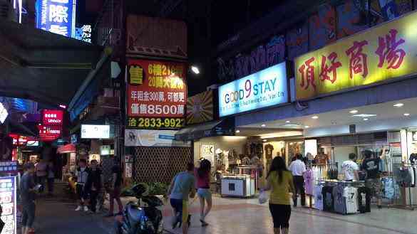This is how the bustling lane looks at 9:00 PM!