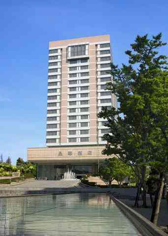 The Regent is spectacular, featuring a beautiful pond and water sculpture right at the entrance.