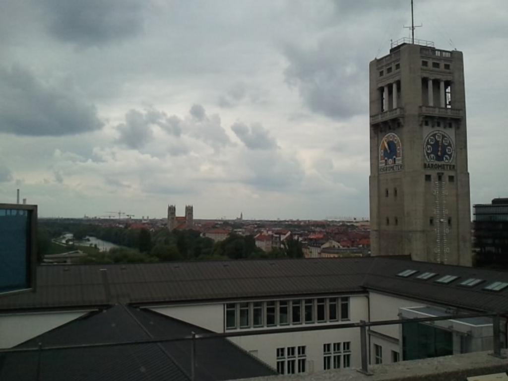 The top floor of the museum offered spectacular views of the city.