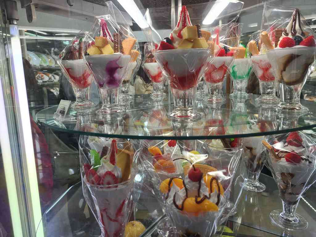 Delicious-looking plastic dessert replicas (my absolute favorite!).