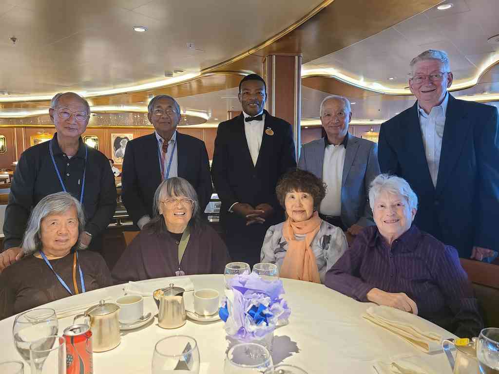 We had a fantastic group of 8 that ate dinner together almost every night! Front row, left to right: Sue, Doris, Mitchi and Helen. Back row, left to right: CH, Vic, Anesu (our wonderful waiter), Mark and Charles.